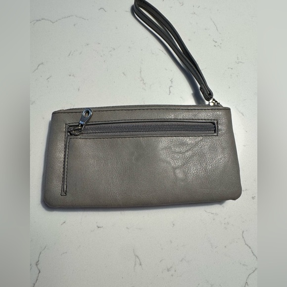 Relic Chevron Wristlet in Gray and Tan 3.5”x7.5” credit card holder and pockets - Picture 2 of 7